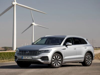 Review-ul noului VW Touareg eHybrid: SUV de lux cu tehnologie modernă și putere discretă