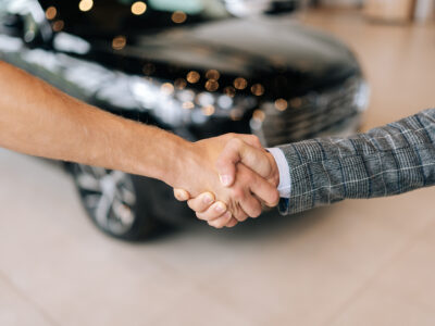 Cât de sigur este să cumperi o mașină cu 10+ ani vechime? Ghid pentru 2026