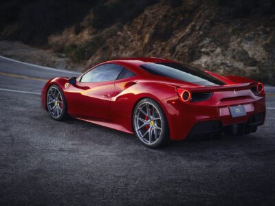 Review complet Ferrari 488 GTB: Performanță, design și experiența la volan