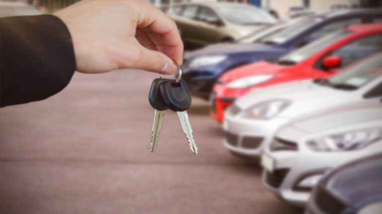 Garanție la mașina second-hand: ce drepturi ai când cumperi de la dealer față de persoană fizică